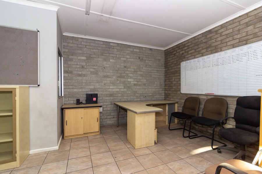 To Let commercial Property for Rent in Markman Industrial Eastern Cape